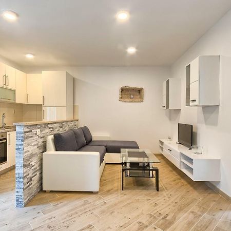 Apartment Petra Пула Екстериор снимка