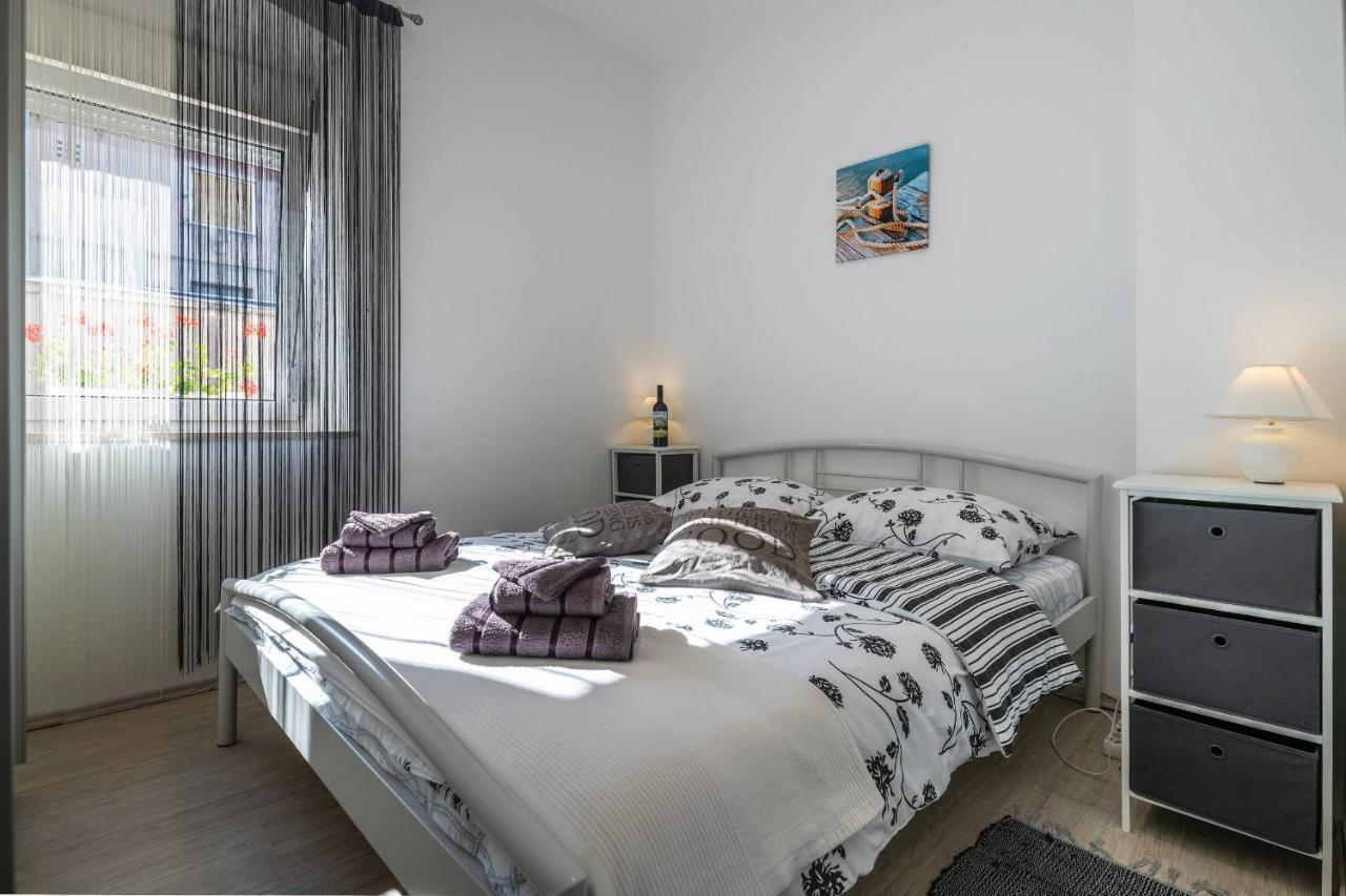 Apartment Petra Пула Екстериор снимка