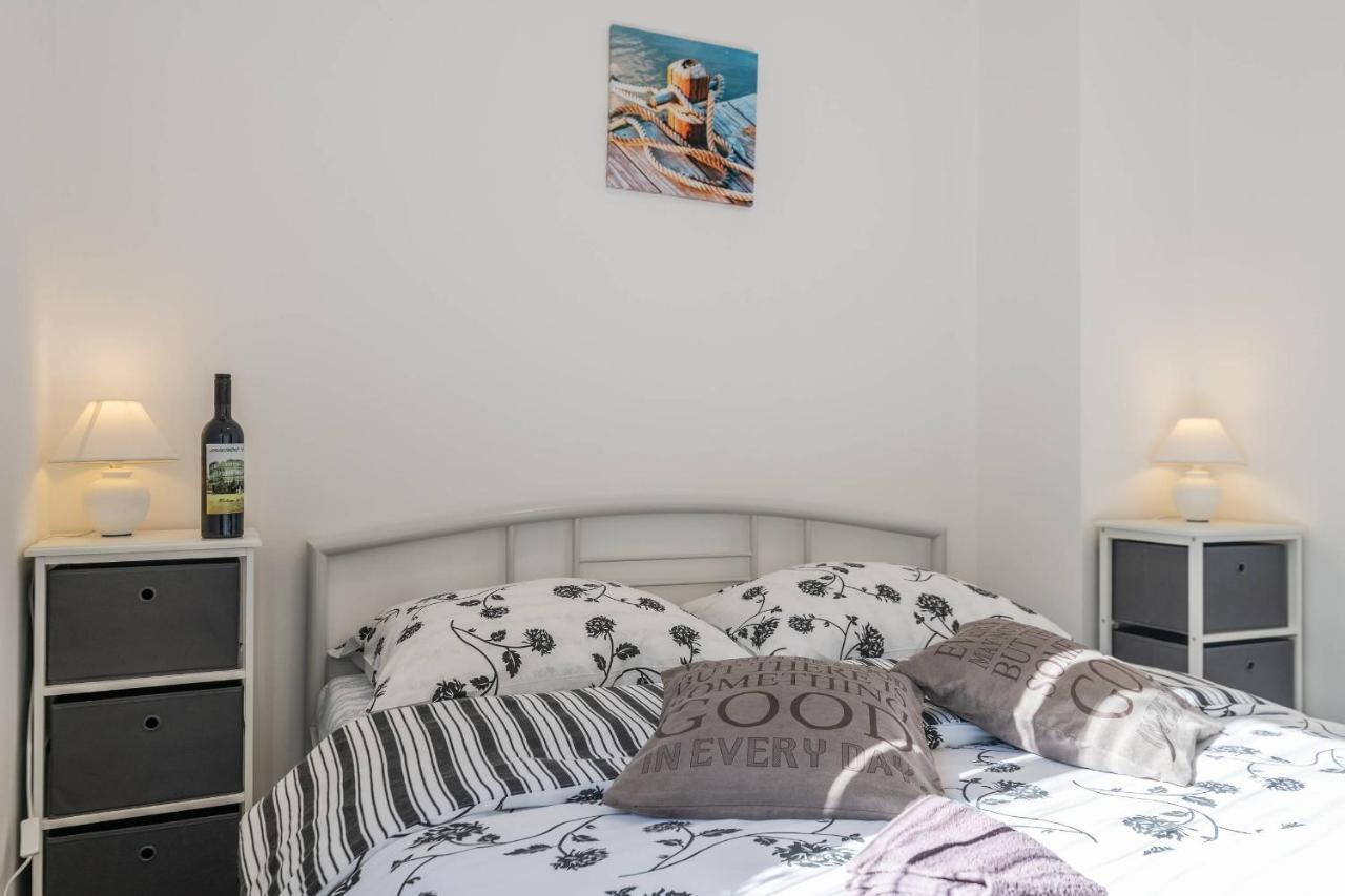 Apartment Petra Пула Екстериор снимка