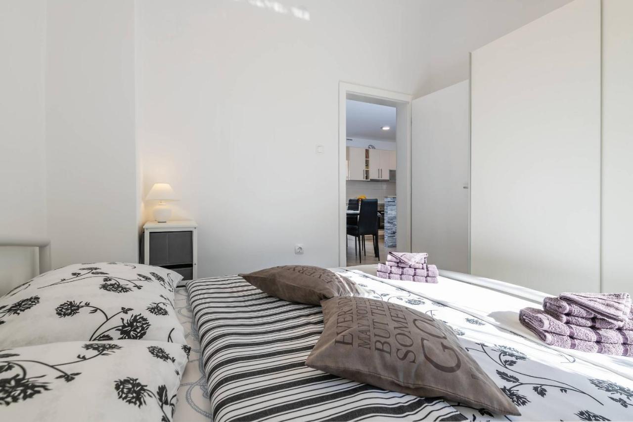 Apartment Petra Пула Екстериор снимка