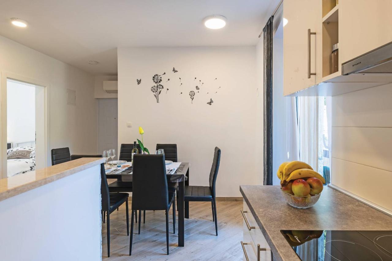 Apartment Petra Пула Екстериор снимка