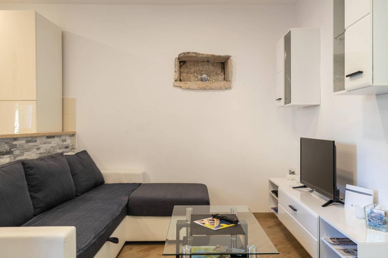 Apartment Petra Пула Екстериор снимка