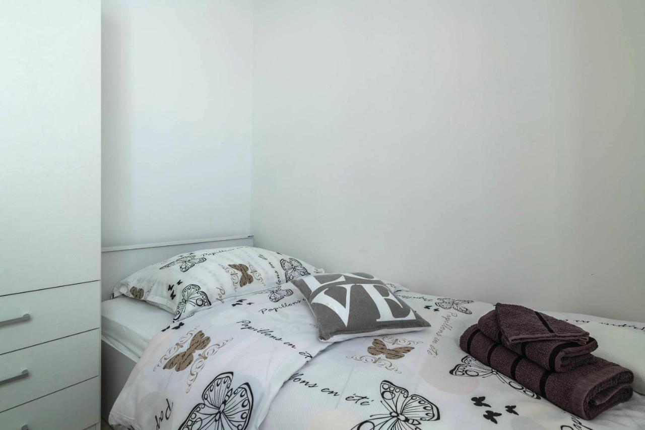 Apartment Petra Пула Екстериор снимка